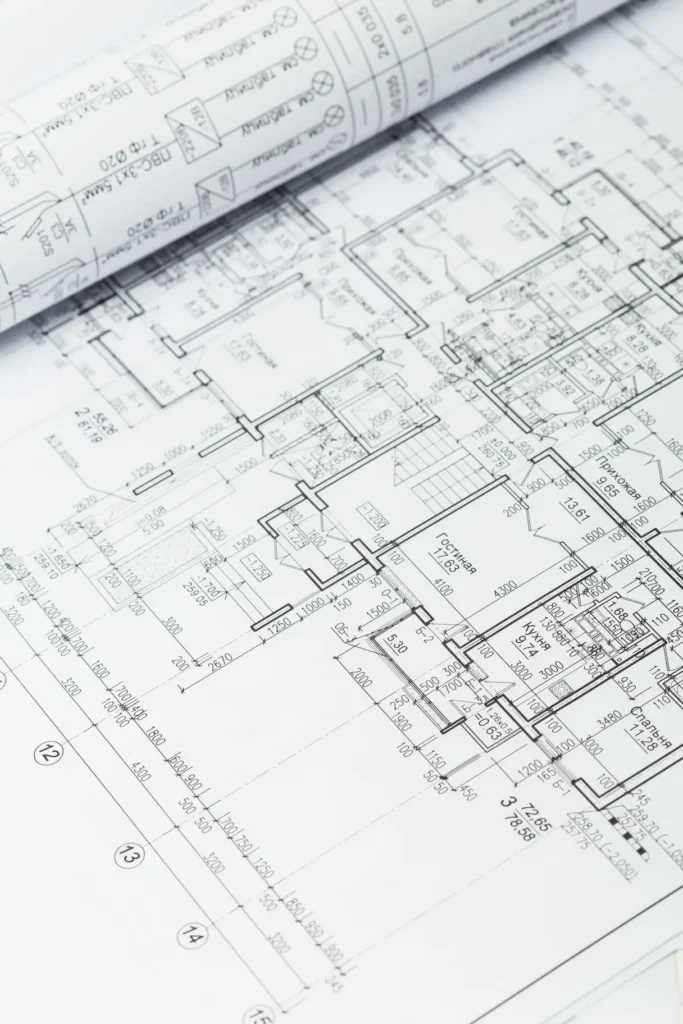 Architekturzeichnungen mit Grundrissen und Maßangaben